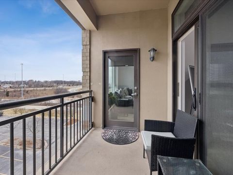 Tiny photo for 1000 Village Center Drive #405, Burr Ridge, IL 60527 (MLS # 12580668)