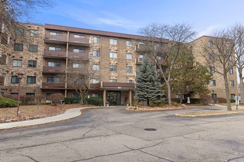 Photo of 700 Wellington Avenue #110, Elk Grove Village, IL 60007 (MLS # 12483650)