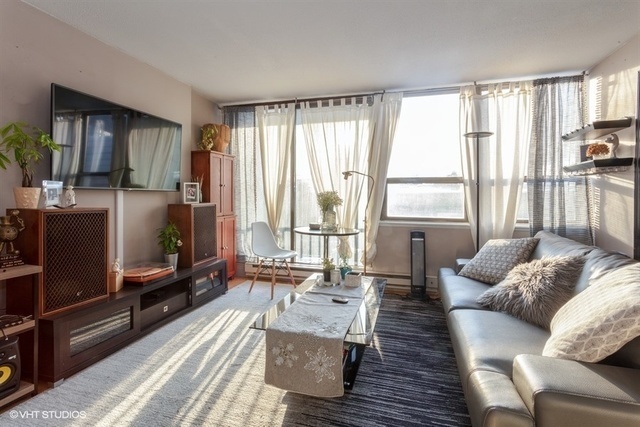 2740 N Pine Grove Avenue 4F