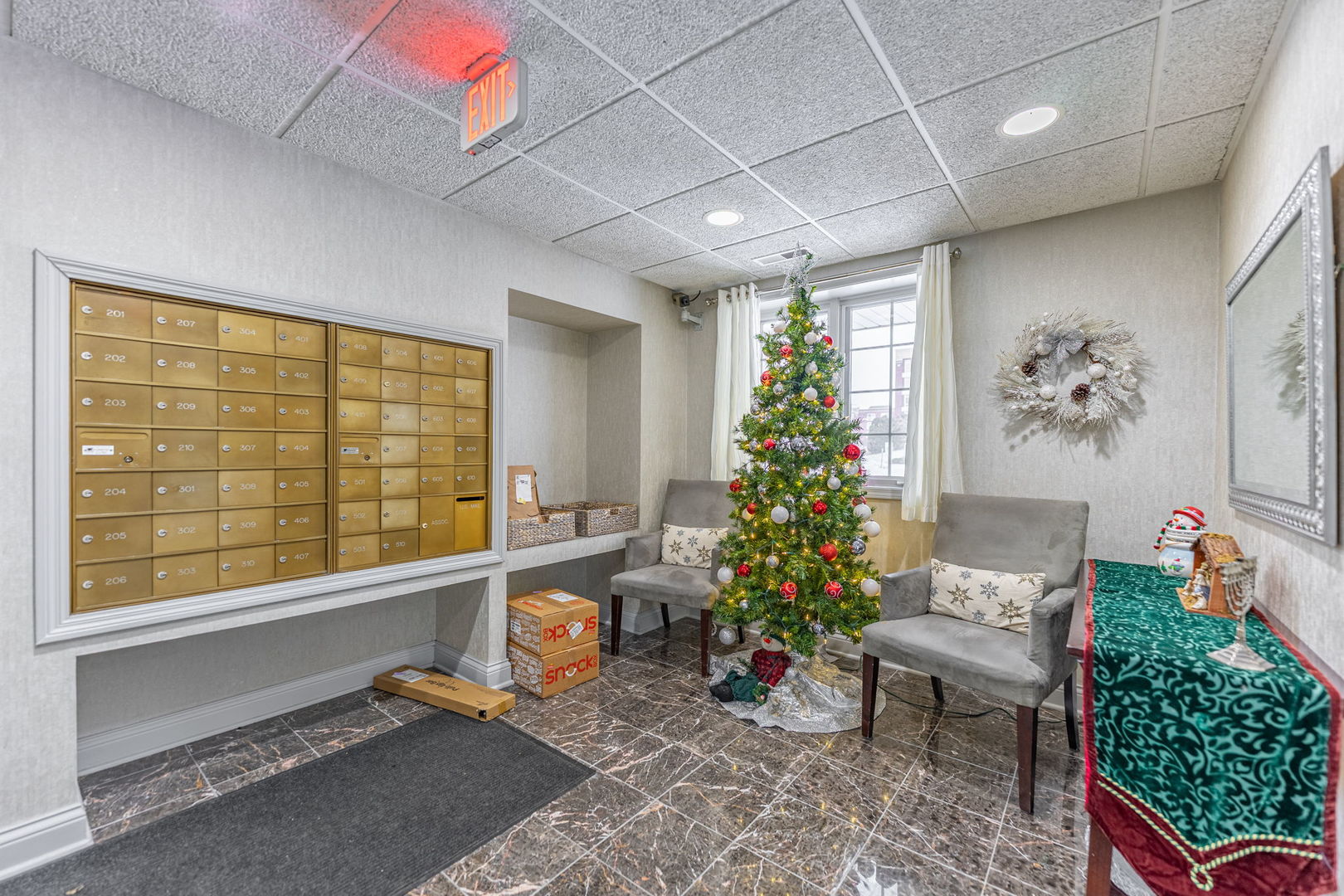 7081 W Touhy Avenue 402