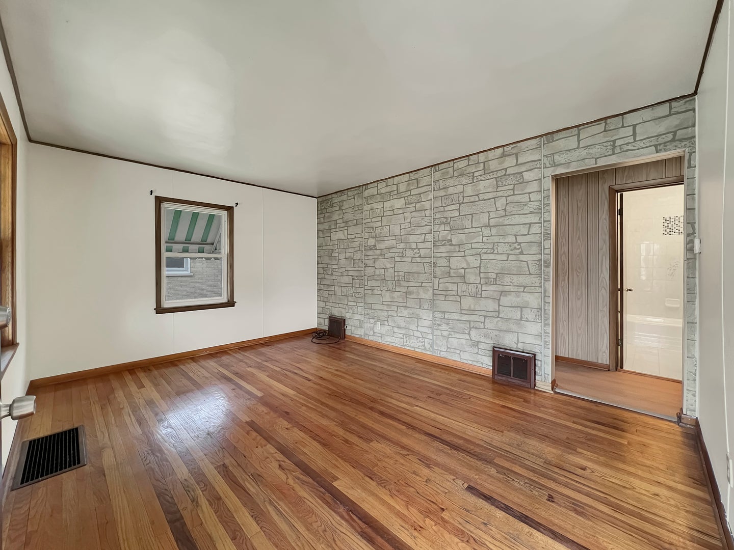435 Greenbay Avenue