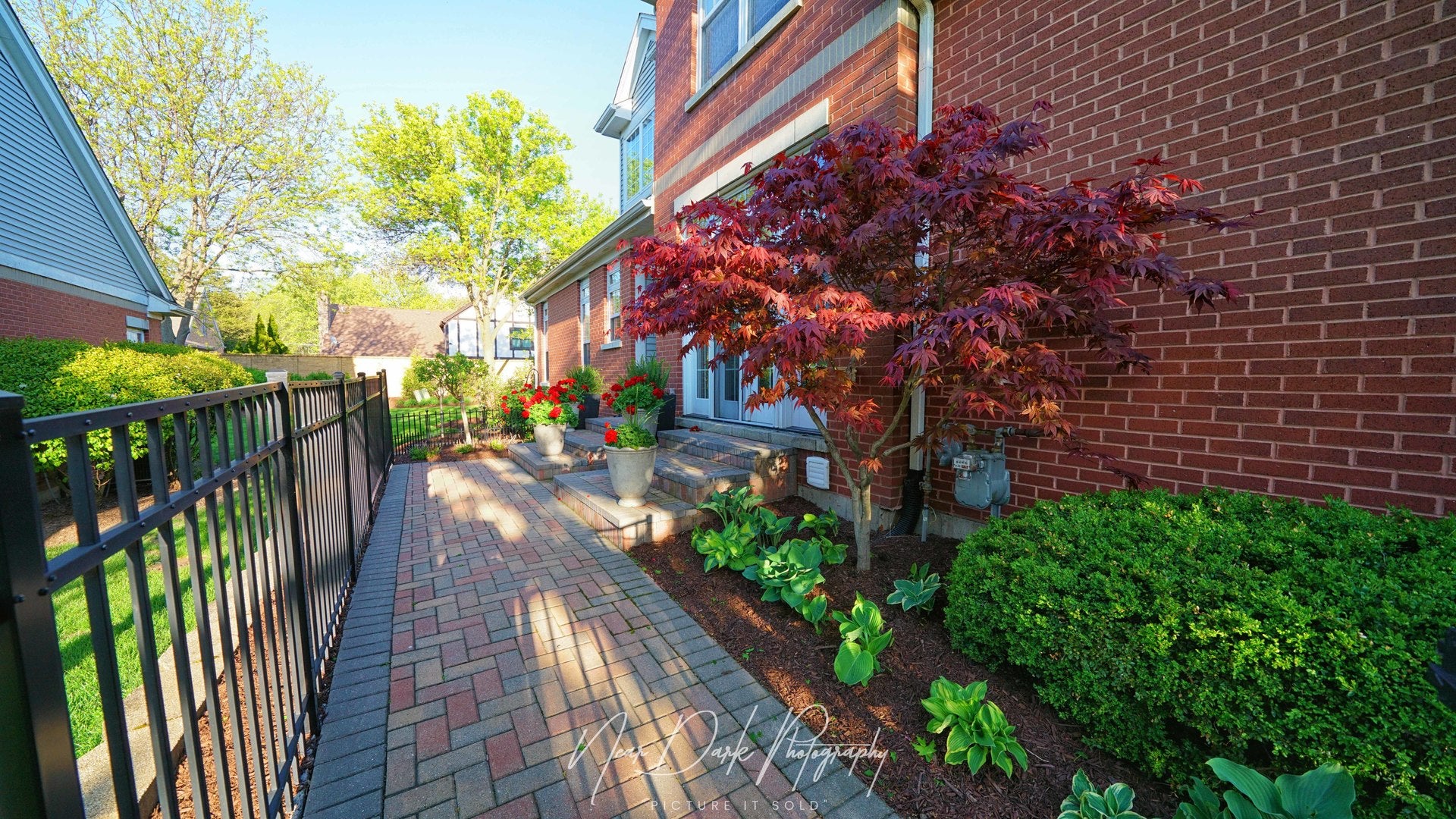 29 Lakebreeze Court