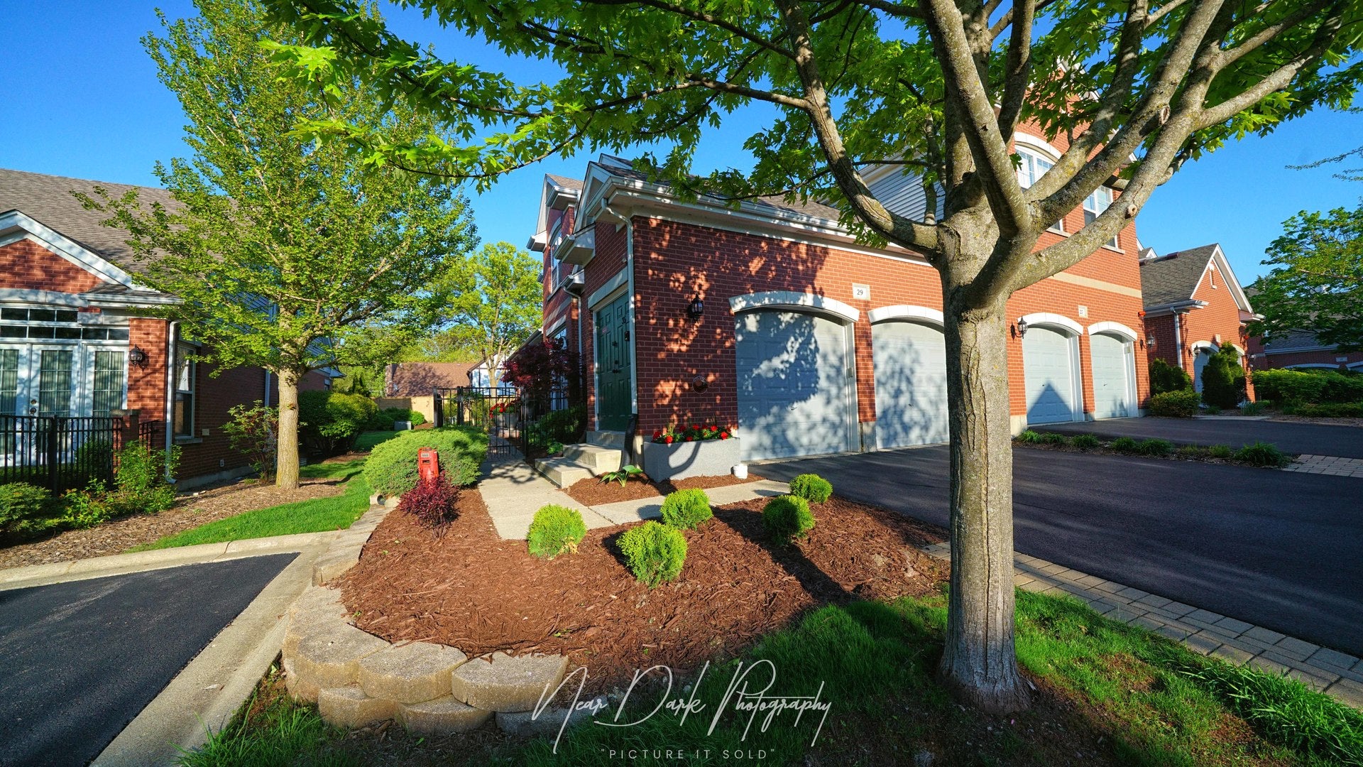 29 Lakebreeze Court