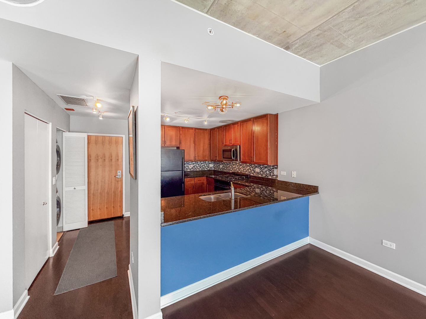 845 N KINGSBURY Street 405