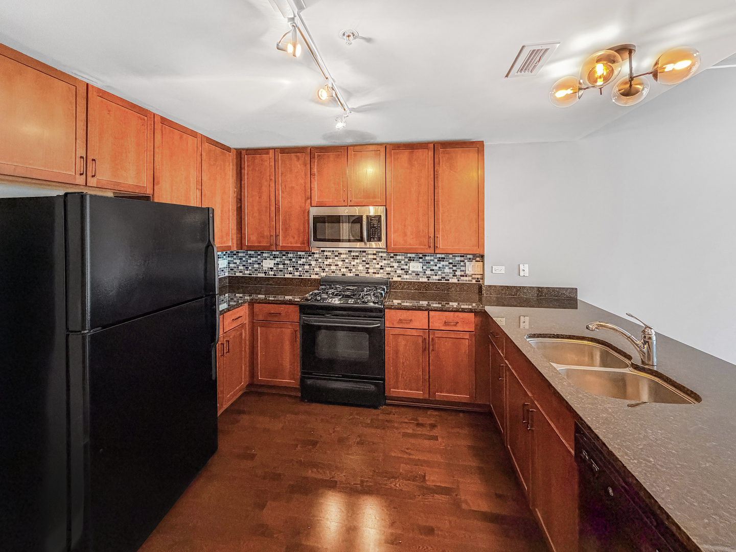 845 N KINGSBURY Street 405