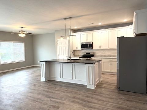 Tiny photo for 1104 N Midway Court, Marion, IL 62959 (MLS # 12597808)