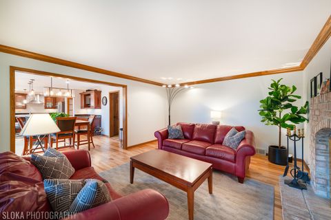Tiny photo for Algonquin, IL 60102 (MLS # 12624224)