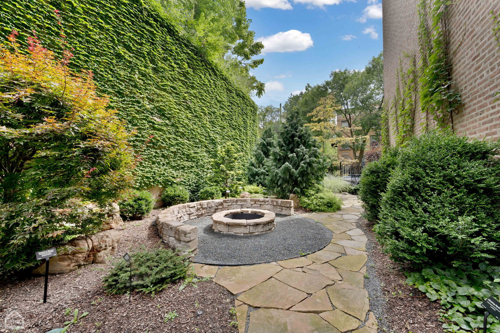 4002 S Calumet Avenue