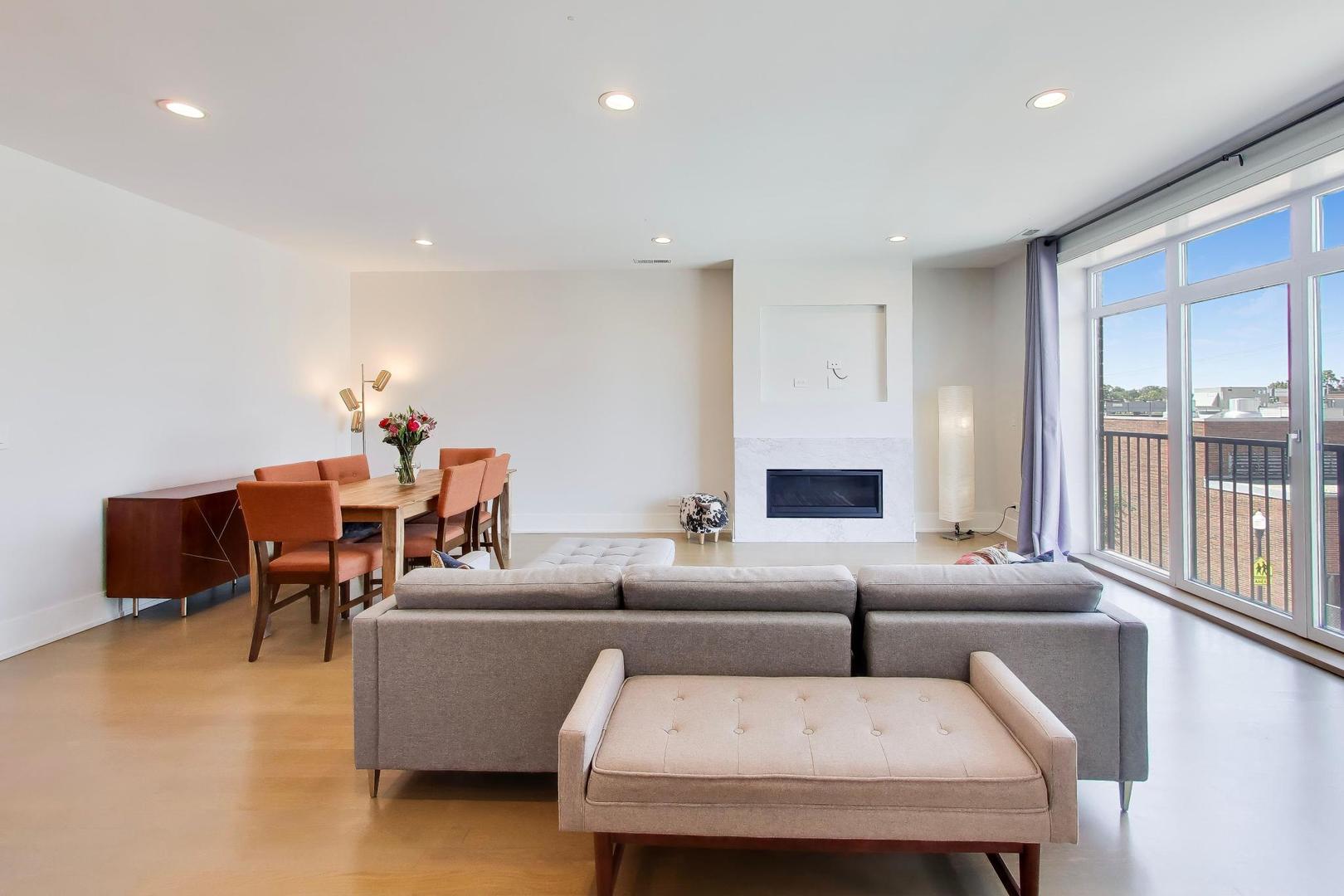 5553 N Clark Street 301