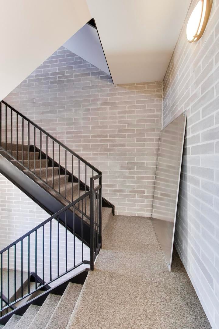 5553 N Clark Street 301
