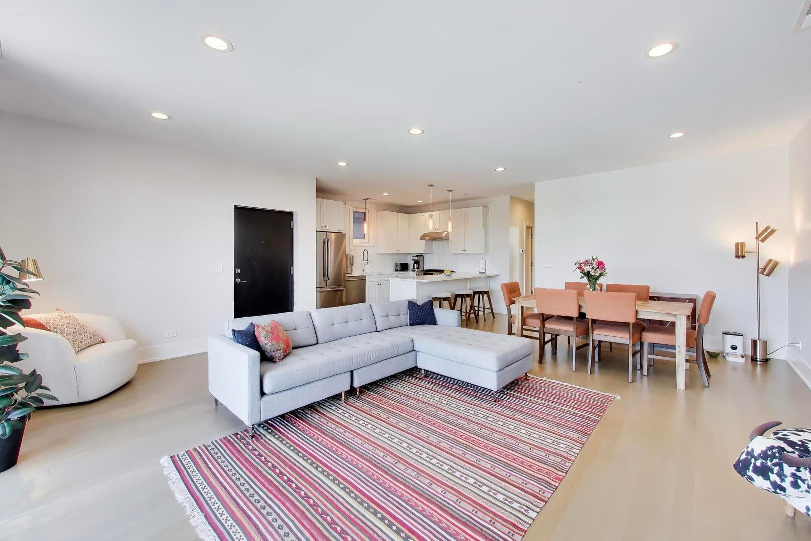 5553 N Clark Street 301