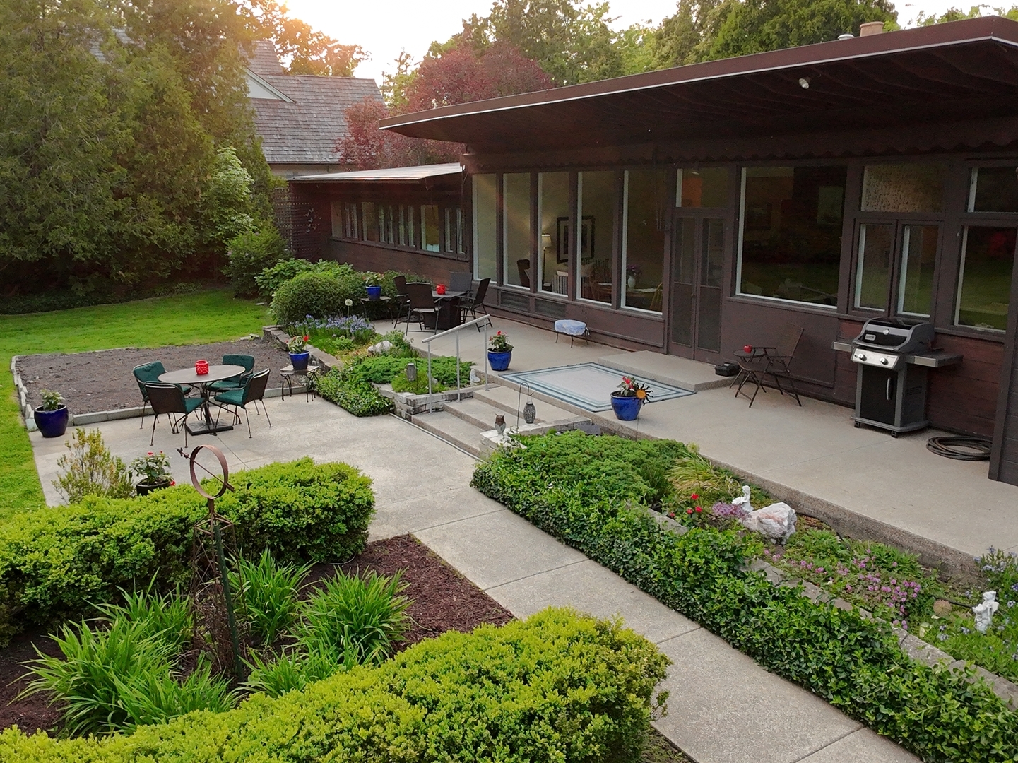 811 Redwood Lane