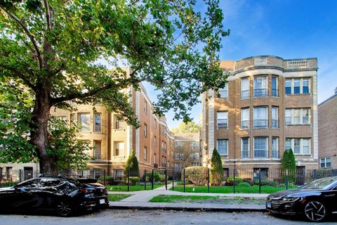 Photo of 1526 W FARGO Avenue #2S, Chicago, IL 60626 (MLS # 12793790)