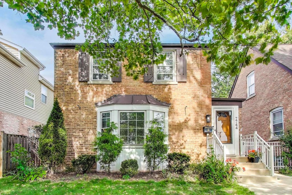 Photo for 7744 W Thorndale Avenue, Chicago, IL 60631 (MLS # 12501448)