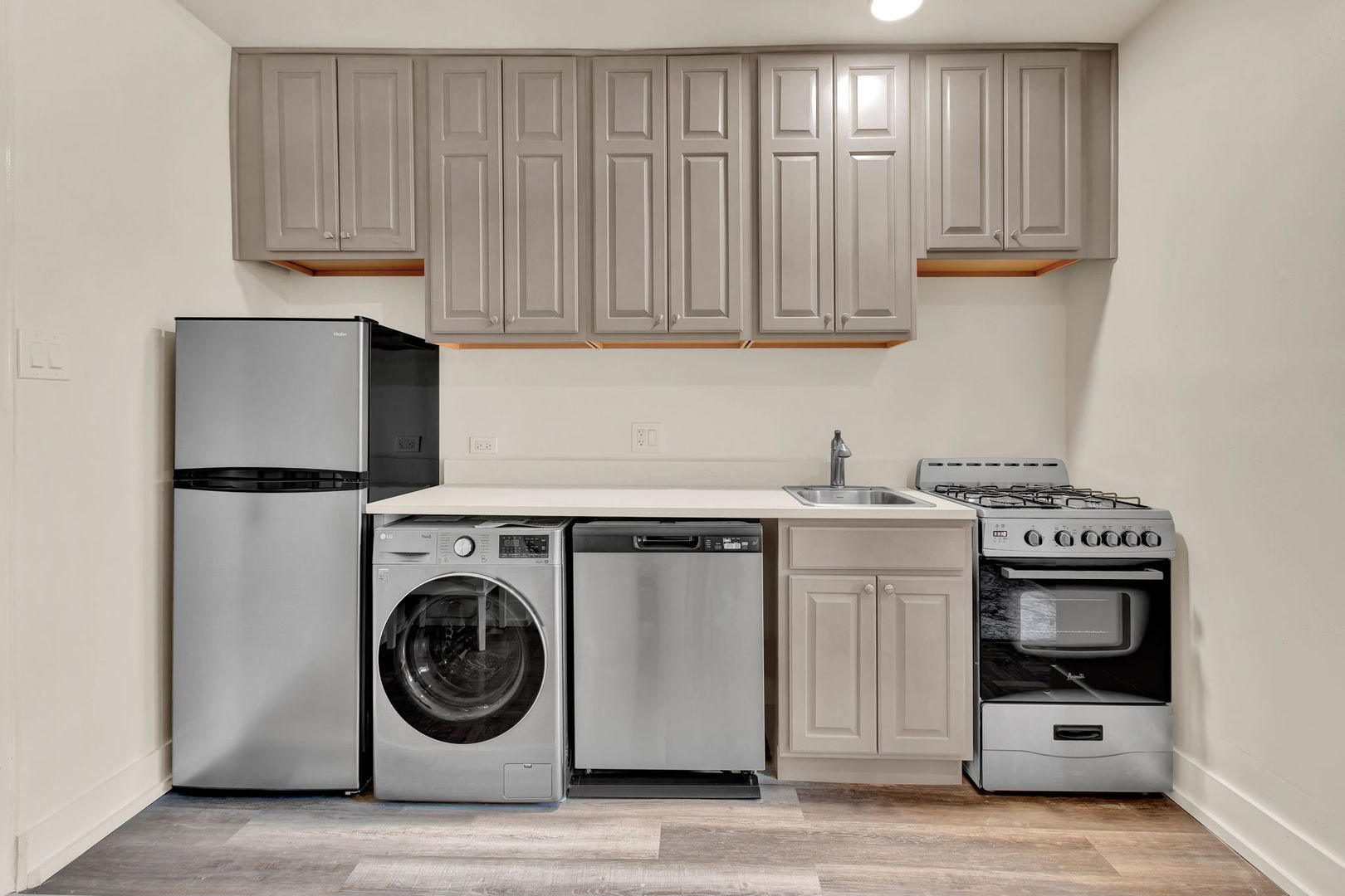 1100 N La Salle Drive 618