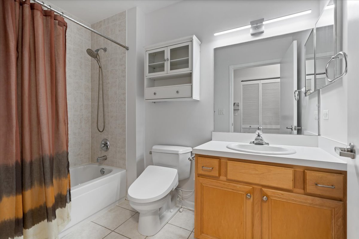 Chicago, Illinois 60618, United States, 2 Bedrooms Bedrooms, ,2 BathroomsBathrooms,Residential,Active,213770