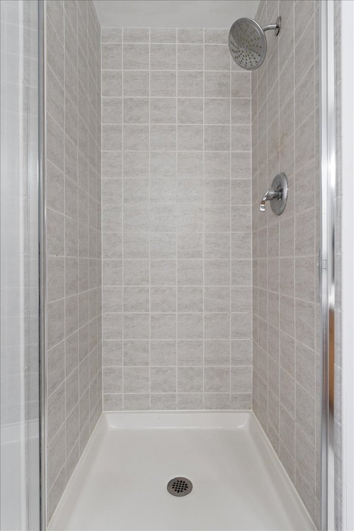 Chicago, Illinois 60618, United States, 2 Bedrooms Bedrooms, ,2 BathroomsBathrooms,Residential,Active,213770