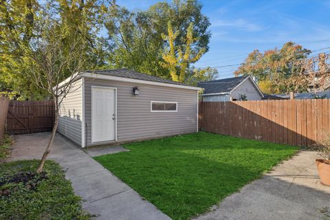 Tiny photo for 3733 W Sunnyside Avenue, Chicago, IL 60625 (MLS # 12509908)