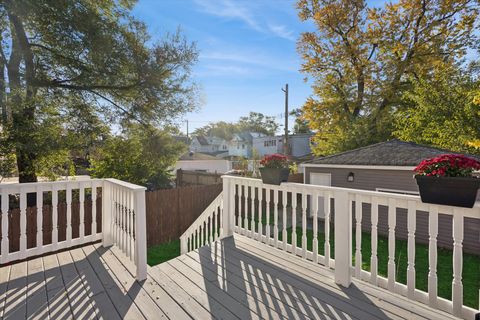 Tiny photo for 3733 W Sunnyside Avenue, Chicago, IL 60625 (MLS # 12509908)