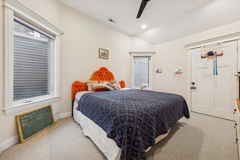 Tiny photo for 3733 W Sunnyside Avenue, Chicago, IL 60625 (MLS # 12509908)