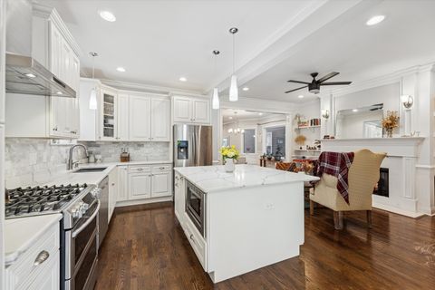 Tiny photo for 3733 W Sunnyside Avenue, Chicago, IL 60625 (MLS # 12509908)