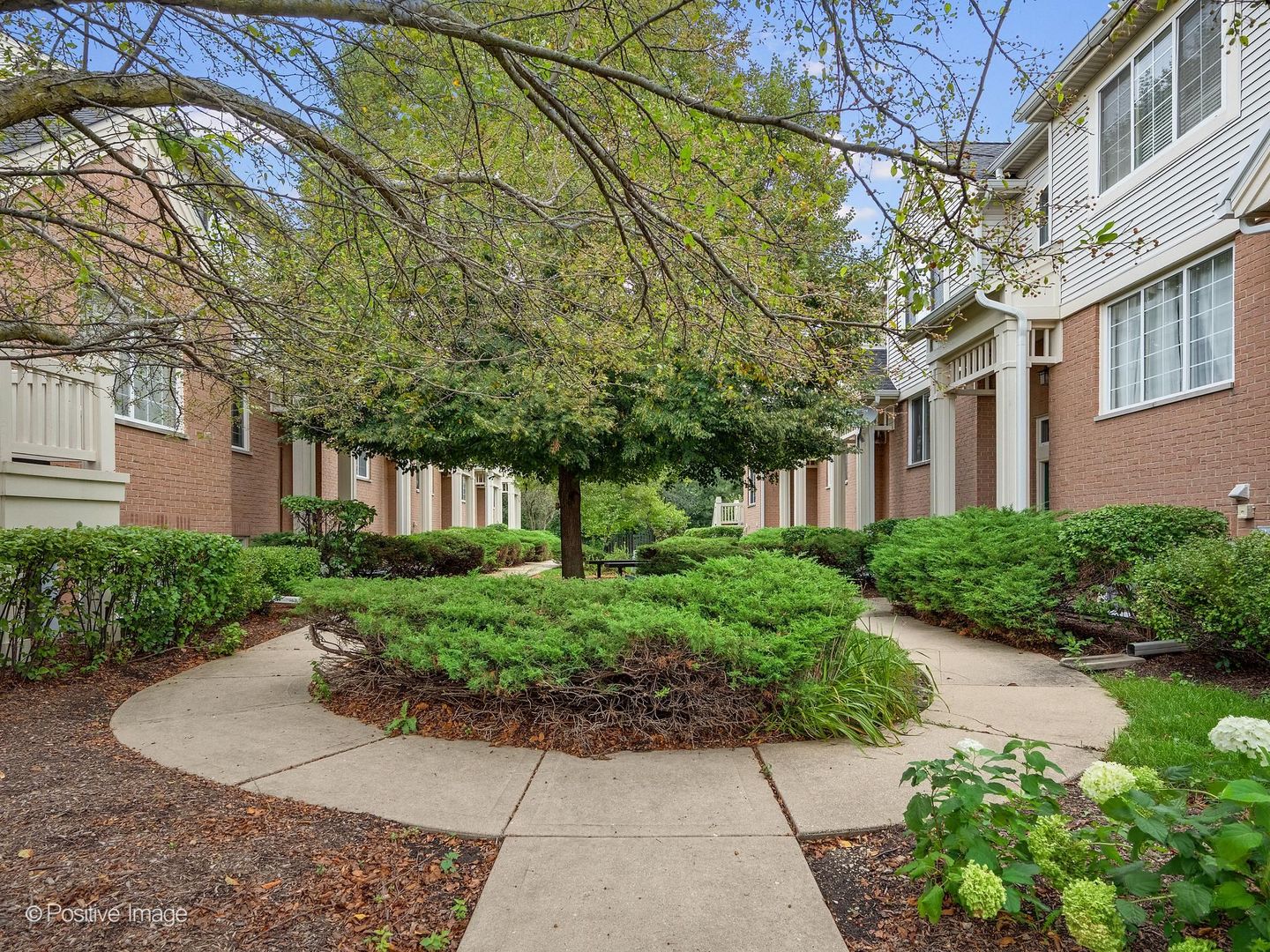2124 W Concord Lane