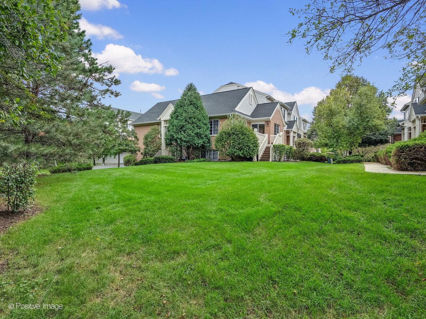 2124 W Concord Lane