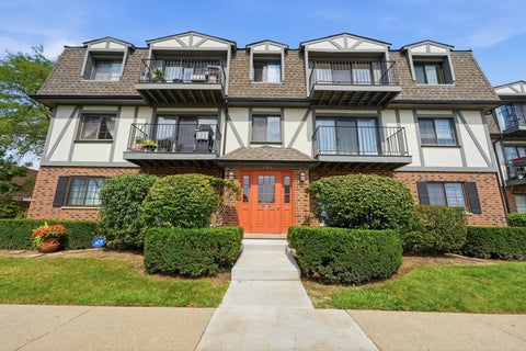 Photo of 102 Steeple Drive #B, Buffalo Grove, IL 60089 (MLS # 12754412)