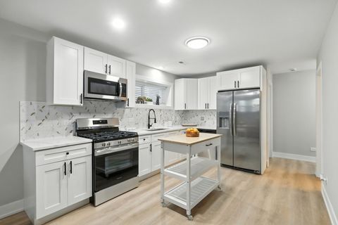 Tiny photo for 4055 S Ellis Avenue, Chicago, IL 60653 (MLS # 12492714)
