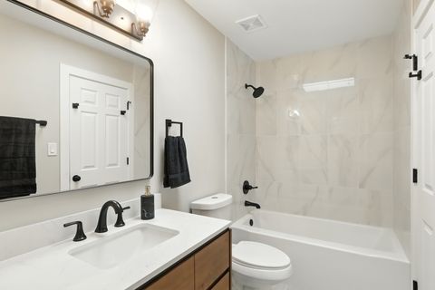 Tiny photo for 4055 S Ellis Avenue, Chicago, IL 60653 (MLS # 12492714)