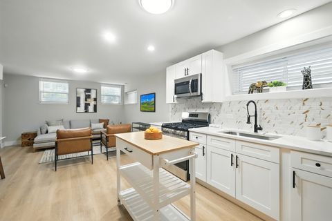 Tiny photo for 4055 S Ellis Avenue, Chicago, IL 60653 (MLS # 12492714)