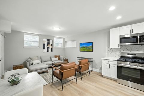 Tiny photo for 4055 S Ellis Avenue, Chicago, IL 60653 (MLS # 12492714)