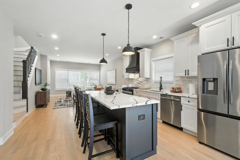 Tiny photo for 4055 S Ellis Avenue, Chicago, IL 60653 (MLS # 12492714)
