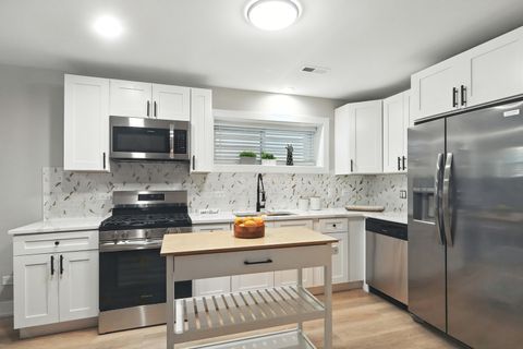 Tiny photo for 4055 S Ellis Avenue, Chicago, IL 60653 (MLS # 12492714)