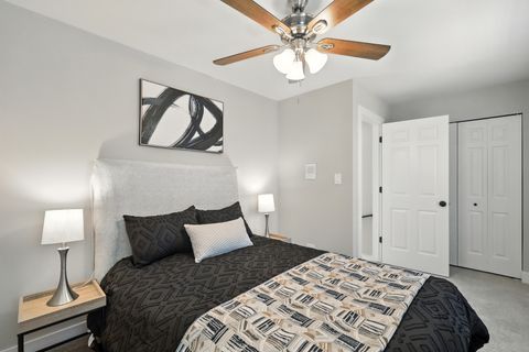 Tiny photo for 4055 S Ellis Avenue, Chicago, IL 60653 (MLS # 12492714)