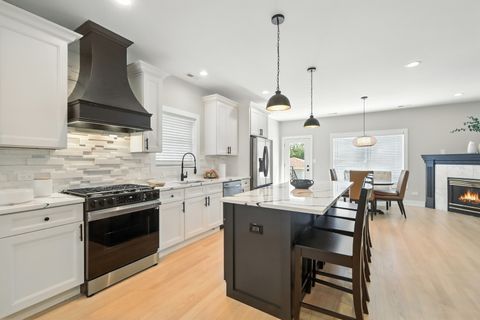 Tiny photo for 4055 S Ellis Avenue, Chicago, IL 60653 (MLS # 12492714)