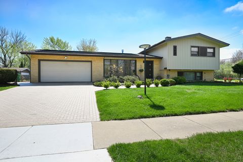 Photo of 143 N CIRCLE Avenue, Bloomingdale, IL 60108 (MLS # 12629342)