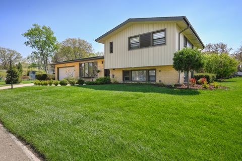Tiny photo for 143 N CIRCLE Avenue, Bloomingdale, IL 60108 (MLS # 12629342)