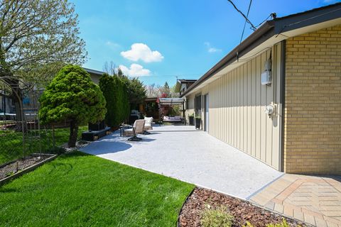 Tiny photo for 143 N CIRCLE Avenue, Bloomingdale, IL 60108 (MLS # 12629342)