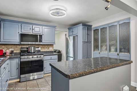 Tiny photo for 364 N Cedar Avenue, Wood Dale, IL 60191 (MLS # 12631577)