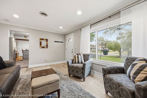 Tiny photo for 364 N Cedar Avenue, Wood Dale, IL 60191 (MLS # 12631577)