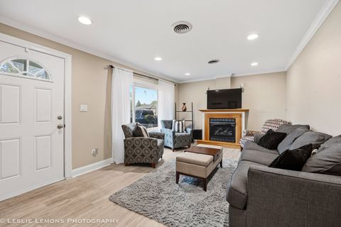 Tiny photo for 364 N Cedar Avenue, Wood Dale, IL 60191 (MLS # 12631577)