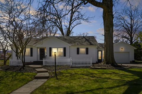 Tiny photo for 315 Crestline Drive, Bettendorf, IA 52722 (MLS # 12612653)