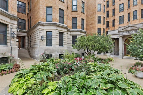 Tiny photo for 550 W SURF Street #104, Chicago, IL 60657 (MLS # 12738433)