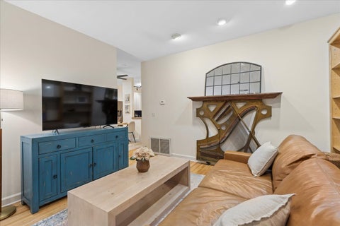 Tiny photo for 550 W SURF Street #104, Chicago, IL 60657 (MLS # 12738433)