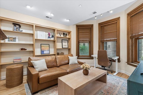 Tiny photo for 550 W SURF Street #104, Chicago, IL 60657 (MLS # 12738433)