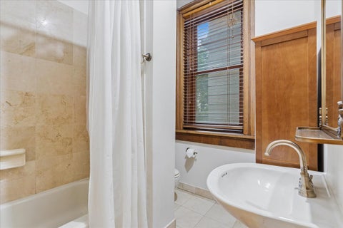 Tiny photo for 550 W SURF Street #104, Chicago, IL 60657 (MLS # 12738433)