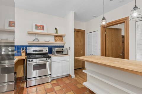 Tiny photo for 550 W SURF Street #104, Chicago, IL 60657 (MLS # 12738433)