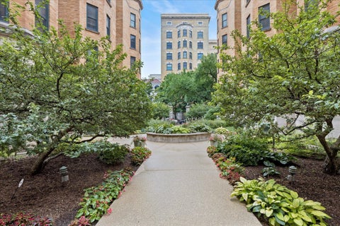 Tiny photo for 550 W SURF Street #104, Chicago, IL 60657 (MLS # 12738433)