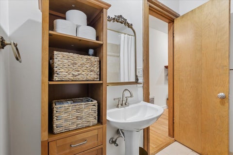 Tiny photo for 550 W SURF Street #104, Chicago, IL 60657 (MLS # 12738433)